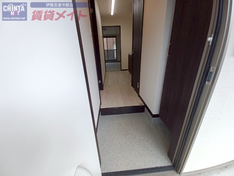 玄関　別部屋参考写真です。