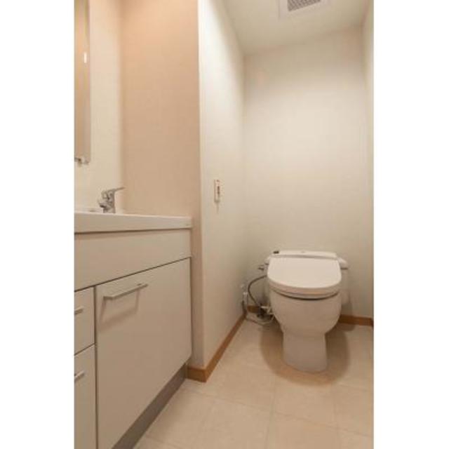 トイレ　※写真は同タイプ住戸です。
