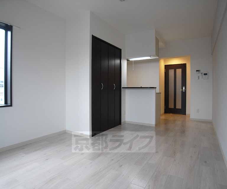 居室・リビング　１０．６帖の広々したワンルームです。