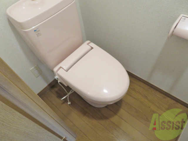 トイレ　コンパクトサイズのトイレです。問題なくお使いいただけます