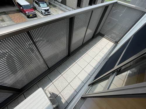 バルコニー　物干し金物が付いていますので物干し竿で洗濯物を干せます☆