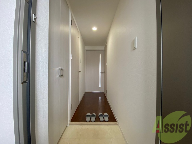 玄関　玄関の様子です。明るい印象ですね。気分もあがりそう。