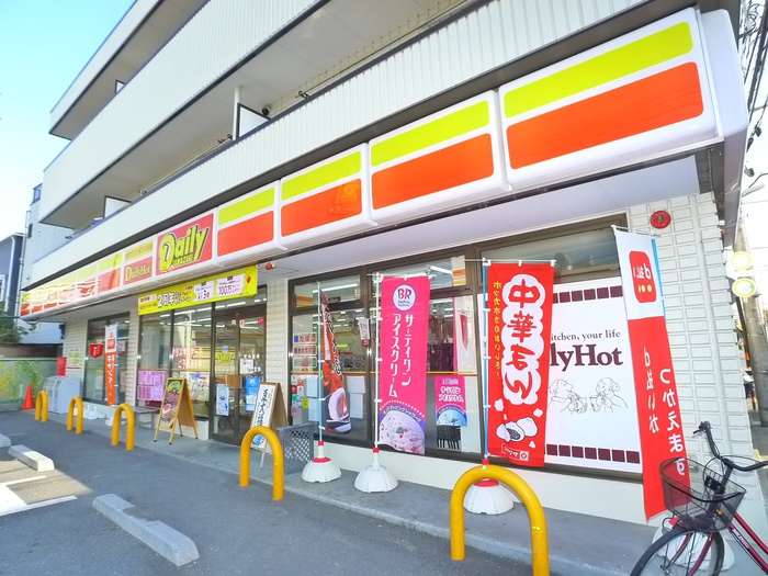 コンビニ　デイリーヤマザキ（コンビニ）まで753m