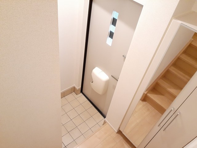 玄関　全身鏡付きシューズボックス