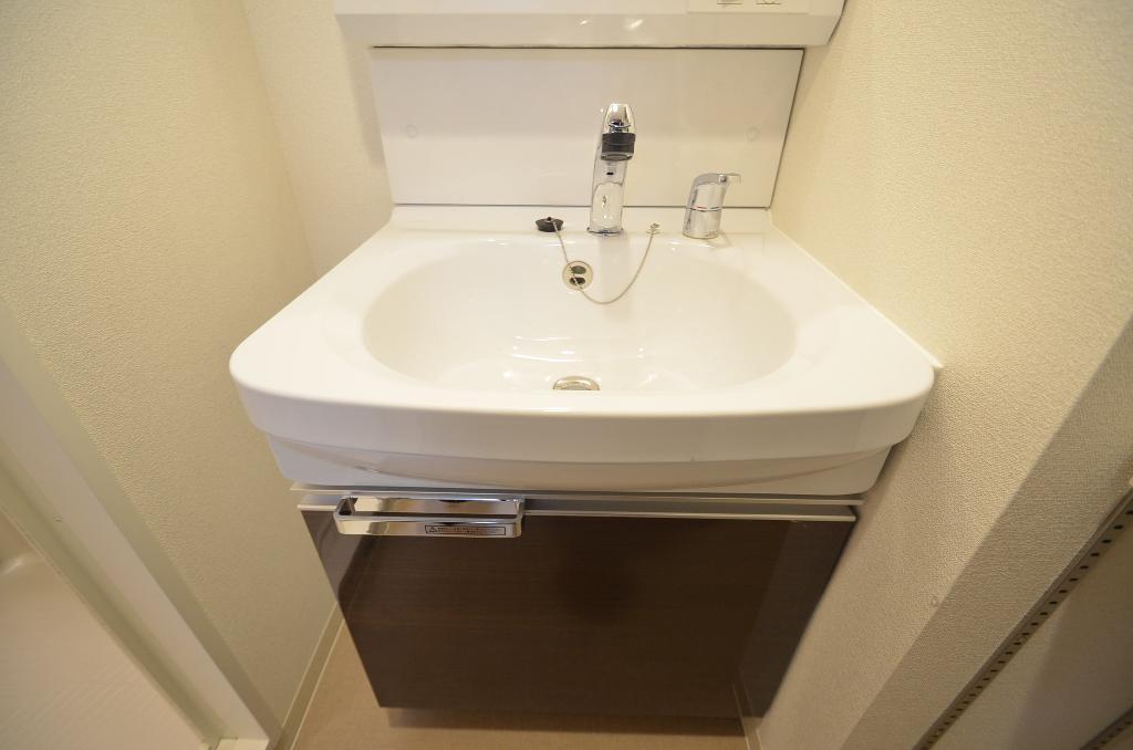 洗面設備　ブラウン