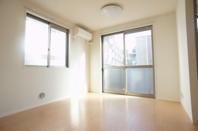 居室・リビング　※クリーニング前の写真です。