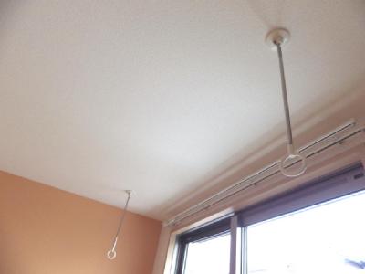 バルコニー　室内物干しもありますよ♪