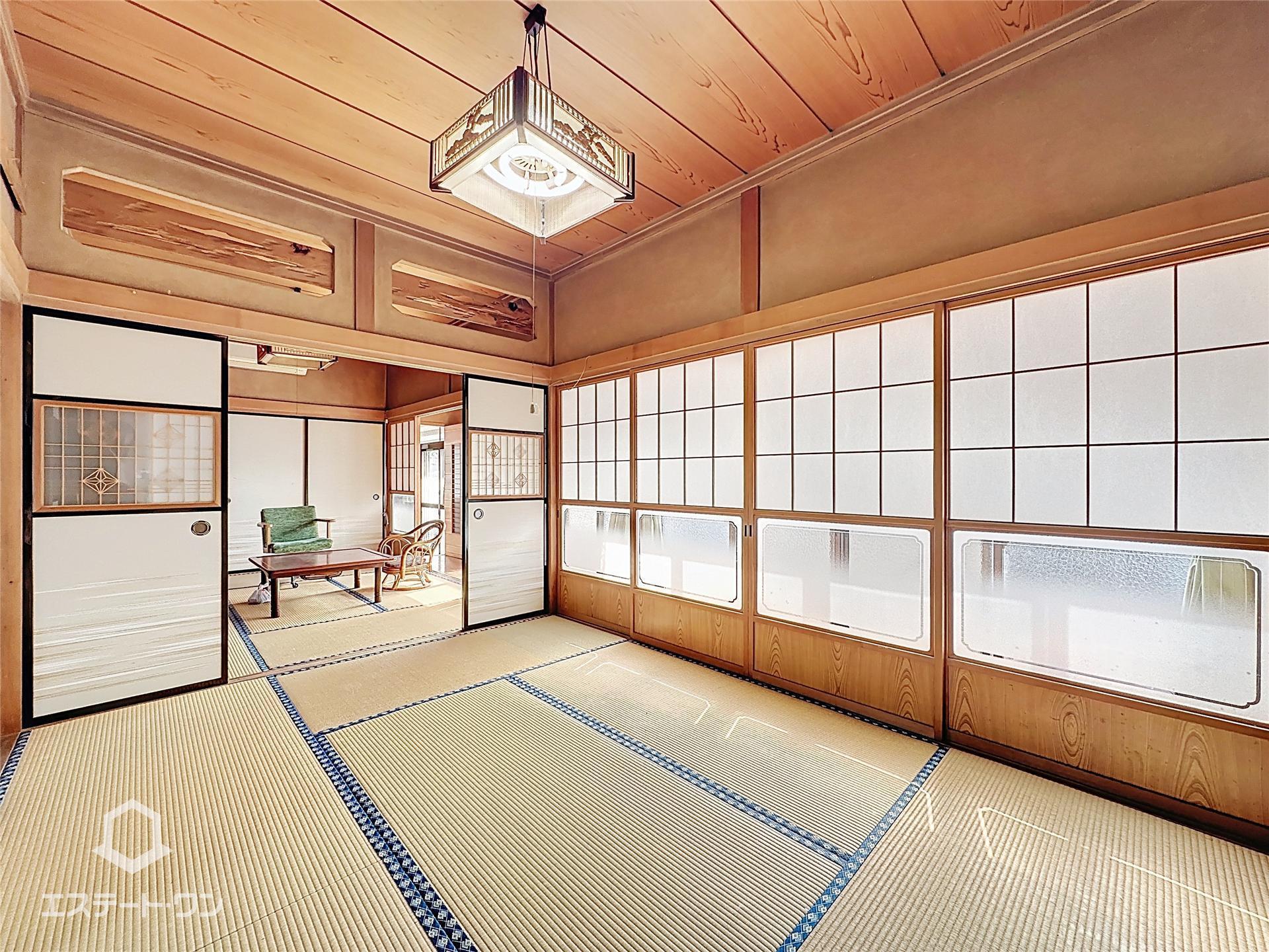 居室・リビング　日差したっぷりの明るい室内☆