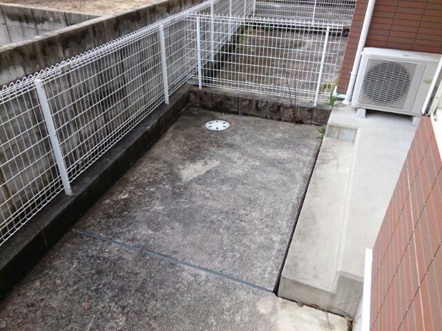 バルコニー　バルコニーからの眺めを楽しみながら食事をしませんか