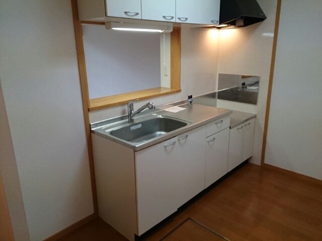 キッチン　コンパクトなキッチンで掃除もラクラク