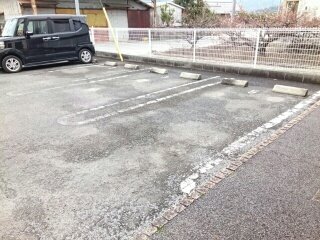 駐車場　車をお持ちの方に嬉しい駐車場付きの物件です