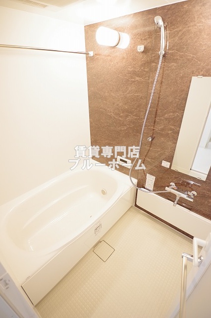 バス・シャワールーム　追い焚き・浴室乾燥機付き！