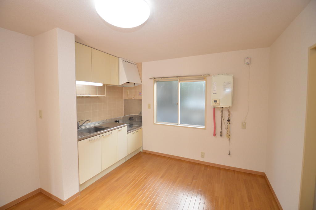 キッチン　（参考）他室の写真を使用しています。現況優先となります。