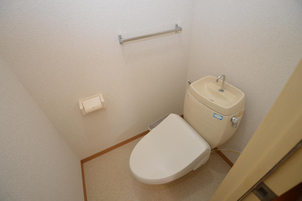 トイレ　（参考）他室の写真を使用しています。現況優先となります。