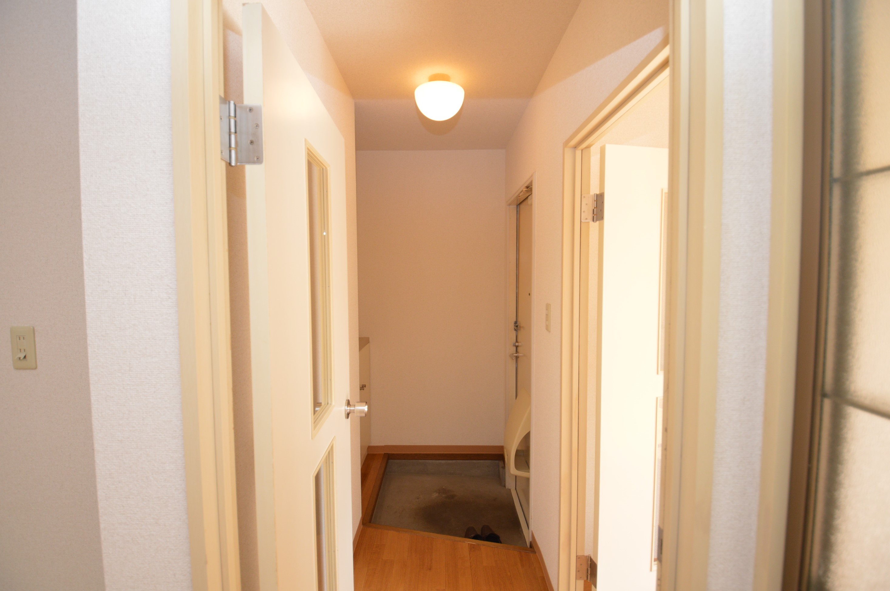 玄関　（参考）他室の写真を使用しています。現況優先となります。