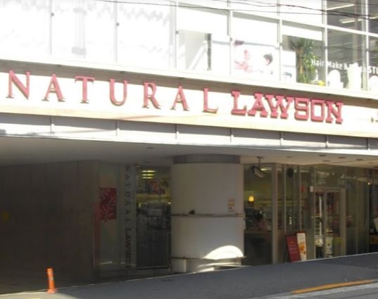 コンビニ　ナチュラルローソン 代々木駅西（コンビニ）まで357m