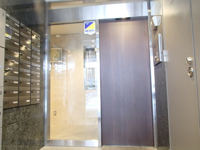 エントランス　★オートロック付きエントランス★