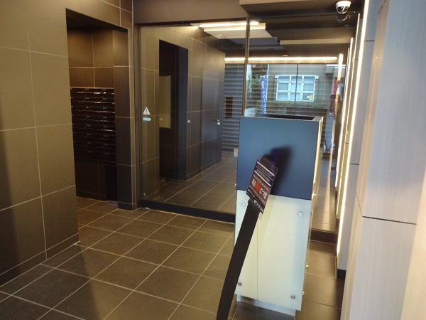 エントランス　落ち着いたエントランスです