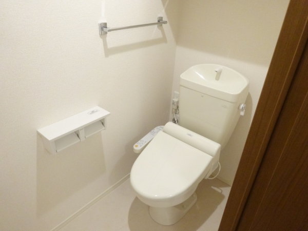 トイレ　温水シャワー付きトイレです