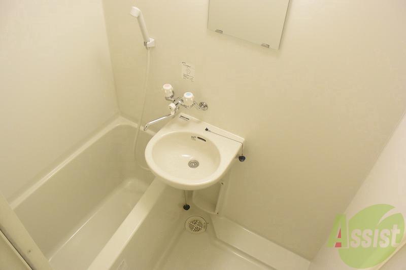 バス・シャワールーム　１日の疲れを癒せます