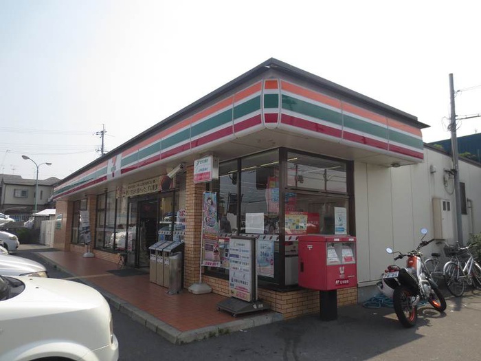 コンビニ　セブンイレブン（コンビニ）まで600m