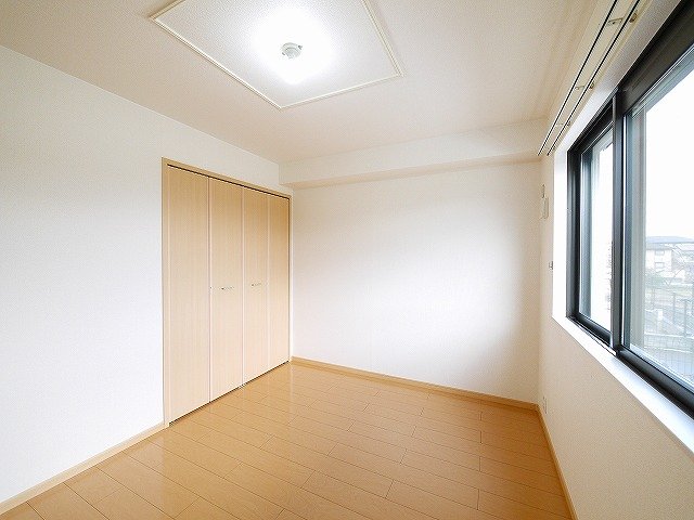 居室・リビング　広々とした洋室です