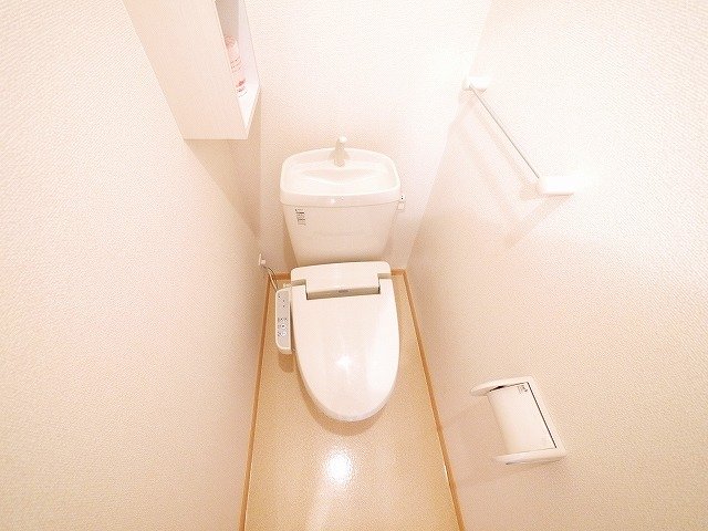 トイレ　ウォシュレット付きトイレです