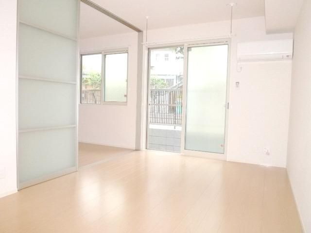 居室・リビング　明るい居室