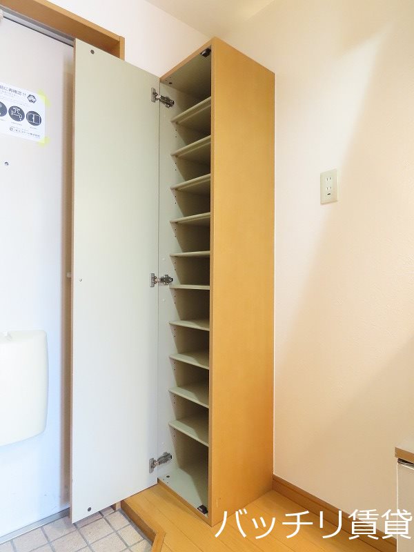 玄関　同型シリーズの為、現状を優先致します