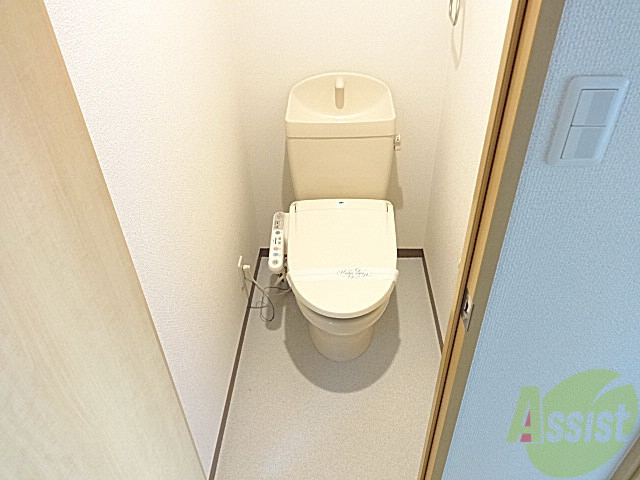 トイレ　温水洗浄便座は嬉しいですね。寒い冬も快適ですね
