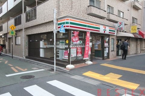 コンビニ　セブンイレブン根津駅前店（コンビニ）まで390m