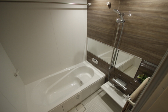 バス・シャワールーム　※別部屋の写真です