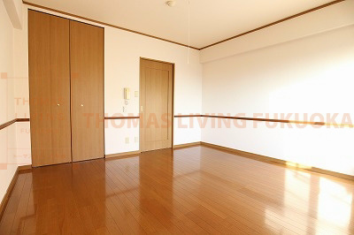 居室・リビング　日当たりもよく明るい洋室