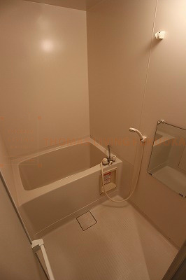 バス・シャワールーム　バスルームも広く落ち着きます