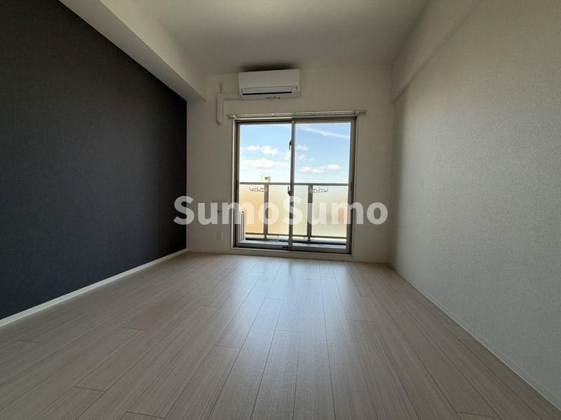 その他部屋・スペース　落ち着いた色調の寝室です