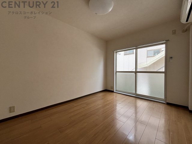 居室・リビング　エアコン付きで快適に過ごせます♪