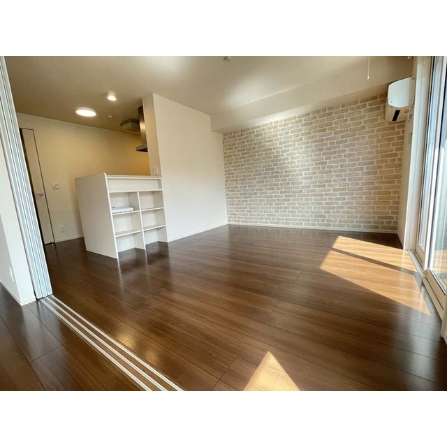 居室・リビング　※２０２にて撮影（１０１は反転します）