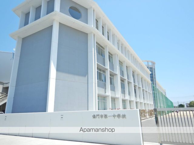 中学校　鳴門第一中学校（中学校）まで373m