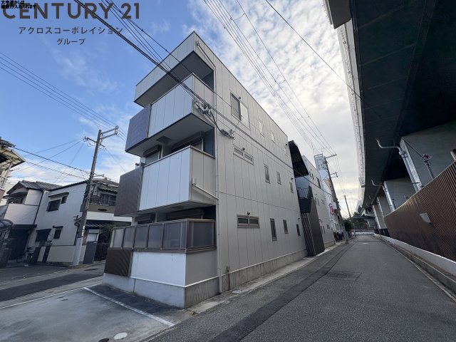 建物外観　オートロックで外部の人間が簡単に出入りできないため安心です。