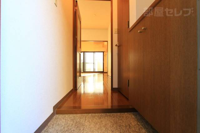 玄関　２０２号室