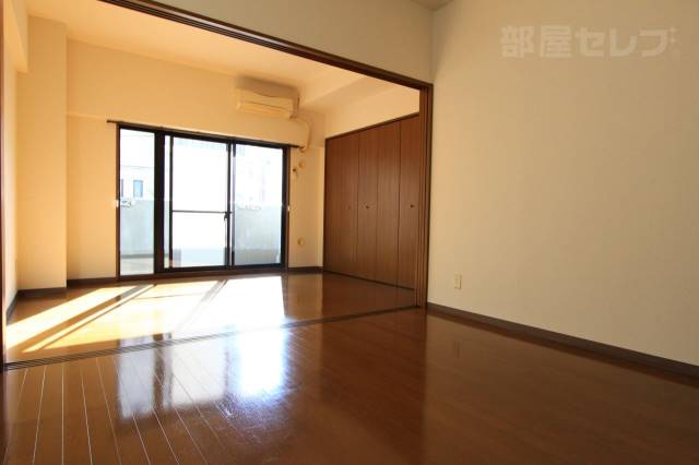 居室・リビング　２０２号室