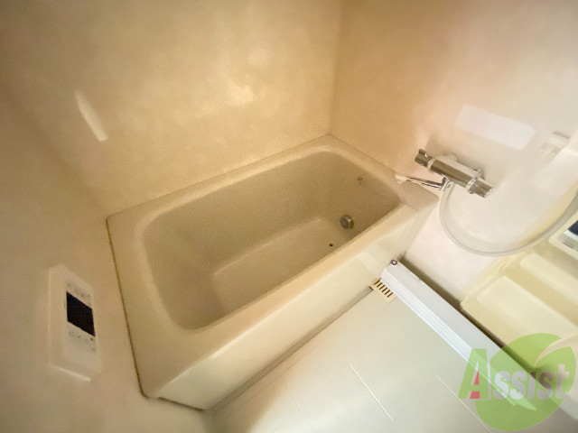 バス・シャワールーム　バスルームはこちらです。広々としてゆったり休めます