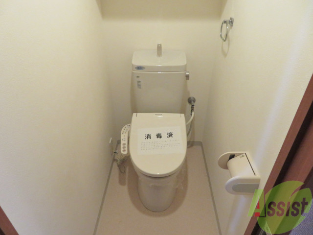 トイレ　ウォシュレット機能がついたトイレです。安心して使用できますね