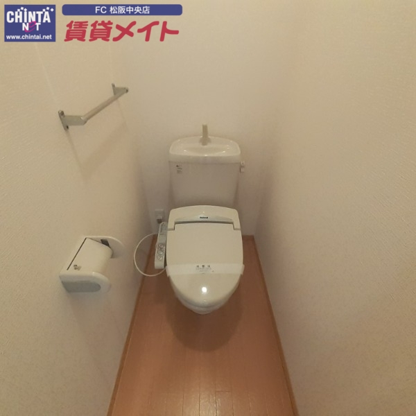 トイレ　別部屋のお写真です！