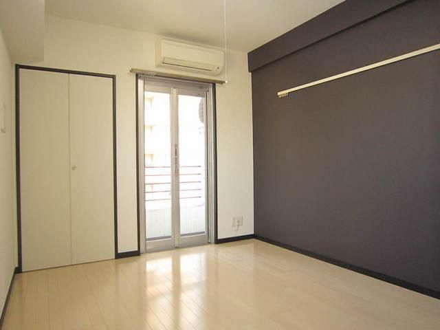 居室・リビング　２面採光の居室☆