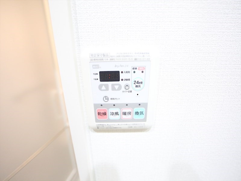 その他設備　浴室暖房乾燥機付き