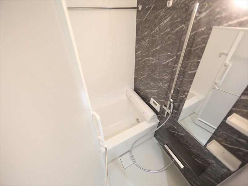 バス・シャワールーム　浴室暖房乾燥機付　追い焚き・オートバス機能付お風呂