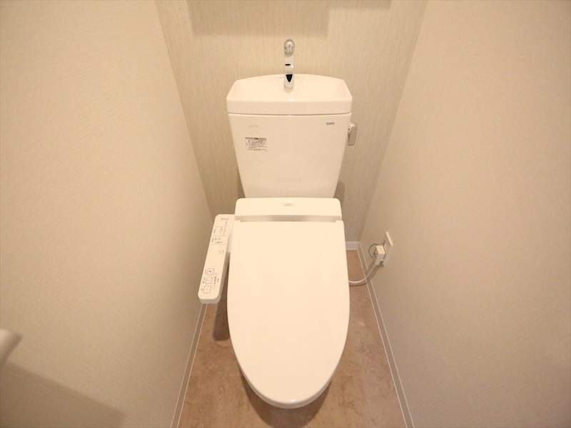 トイレ　温水洗浄暖房便座付トイレ