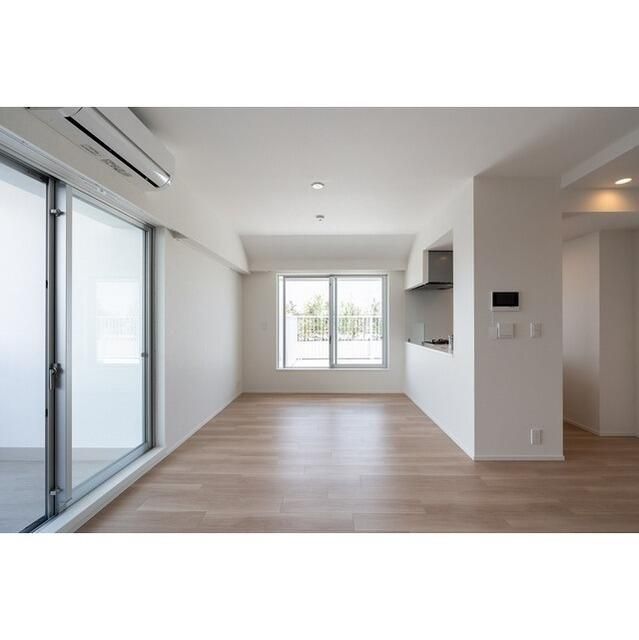 居室・リビング　こちらの居間で趣味の時間をお楽しみください