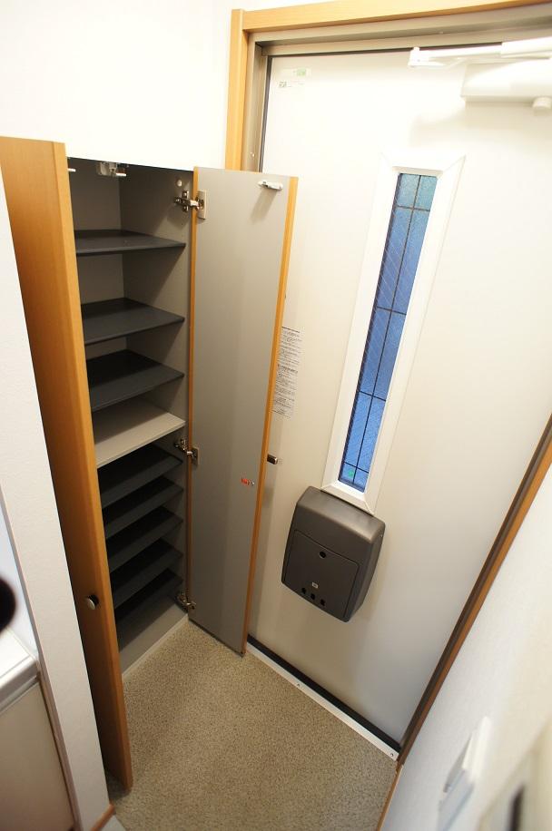 収納　シューズボックスは大容量のトールタイプ。